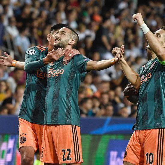 他在场上的 他在场上的